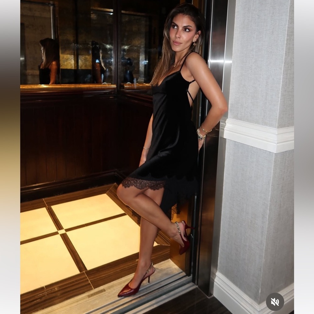 TREND NEW ! ZARA VIRAL VELVET LACE DRESS 
🚨FIRM PRICE NO DISCOUNT ON THIS DRESS - Picture 3 of 15